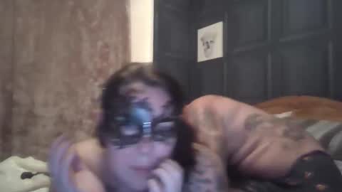 Snapshot of findmylimit2 chatting on 11/05/25, 11:27 FindOurLimit online show from 11/05/25, 11:27