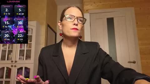 Snapshot of findom_lady_shine chatting on 10/06/25, 03:48 Lady online show from 10/06/25, 03:48