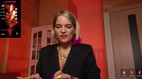 Snapshot of findom_lady_shine chatting on 11/06/25, 04:24 Lady online show from 11/06/25, 04:24