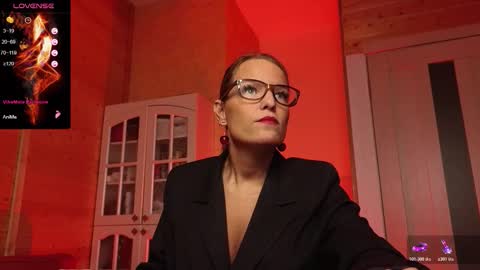 Snapshot of findom_lady_shine chatting on 12/05/25, 09:18 Lady online show from 12/05/25, 09:18