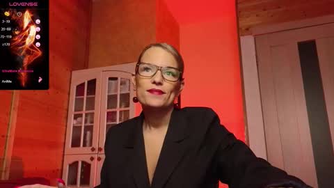 Lady online show from 12/15/25, 07:07