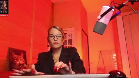 Lady online show from 04/15/26, 07:58