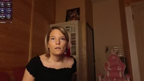 Snapshot of findom_lady_shine chatting on 06/11/26, 12:32 Lady online show from 06/11/26, 12:32