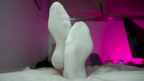 Snapshot of findomfeet_ chatting on 05/13/26, 11:44 Ashley online show from 05/13/26, 11:44