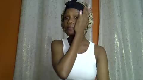 fine_queen12 online show from 04/05/26, 12:46