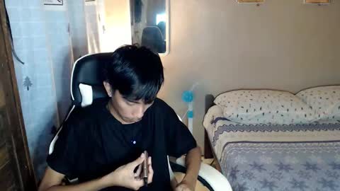 Snapshot of fineboii_rey18 chatting on 11/17/25, 07:14 fineboii_rey18 online show from 11/17/25, 07:14