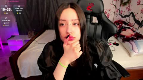 Snapshot of finelya chatting on 03/29/26, 06:57 Hey I am Diana HELP ME TO RICH 100 THUMBS UP online show from 03/29/26, 06:57