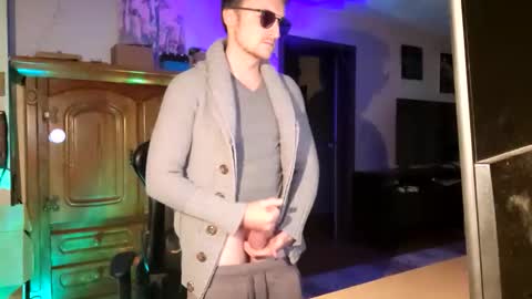 FingerExpert online show from 10/11/25, 08:18