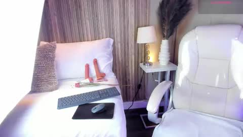 Snapshot of fiorelaston chatting on 02/15/26, 04:09 Fiorela online show from 02/15/26, 04:09