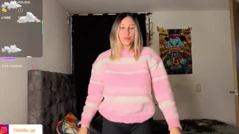 Snapshot of fiorella_up1 chatting on 10/23/25, 01:27 F I O R E L L A online show from 10/23/25, 01:27