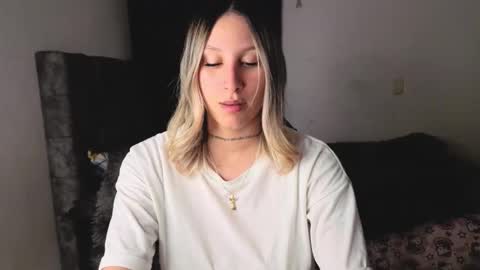 Snapshot of fiorella_up1 chatting on 11/01/25, 10:56 F I O R E L L A online show from 11/01/25, 10:56