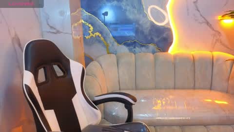 Snapshot of fioret_tx chatting on 04/14/26, 12:33 Online 800 to 1400 online show from 04/14/26, 12:33