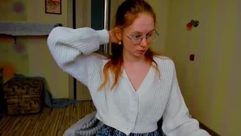 fire_luna online show from 10/06/25, 04:43