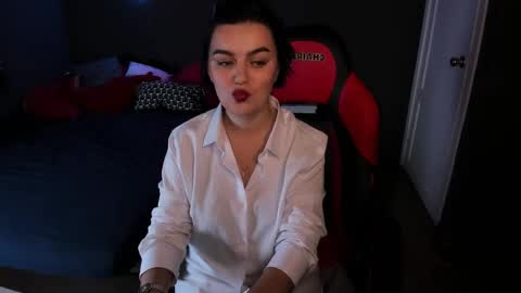 Snapshot of fisher_sofia chatting on 12/18/25, 07:47 SOFIA online show from 12/18/25, 07:47