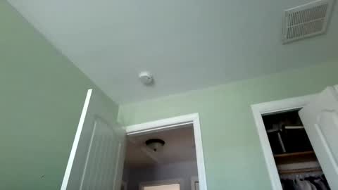 Snapshot of fishyfishy6460 chatting on 12/19/25, 06:37 fishyfishy6460 online show from 12/19/25, 06:37