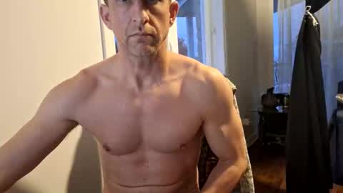 Snapshot of fit_dave_canada chatting on 11/06/25, 09:48 fit_dave_canada online show from 11/06/25, 09:48