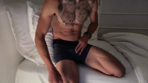 Snapshot of fitjacques chatting on 06/24/26, 02:54 fitjacques online show from 06/24/26, 02:54