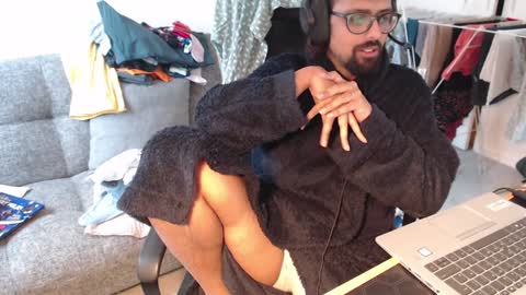 Snapshot of fizz6572 chatting on 12/13/24, 11:02 fizz6572 online show from 12/13/24, 11:02