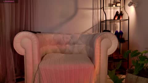 Snapshot of fka_ammy chatting on 12/04/25, 06:27 fka Ammy online show from 12/04/25, 06:27