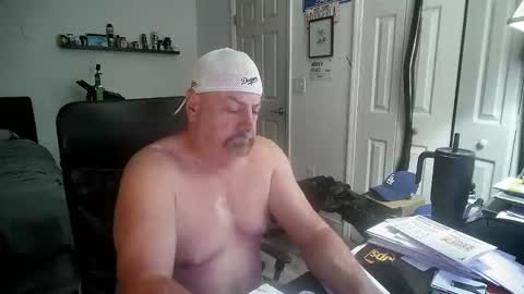 Snapshot of flaguy3233 chatting on 01/17/26, 04:06 Florida guy online show from 01/17/26, 04:06