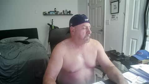 Snapshot of flaguy3233 chatting on 01/18/26, 07:34 Florida guy online show from 01/18/26, 07:34