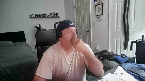 Snapshot of flaguy3233 chatting on 02/15/26, 02:52 Florida guy online show from 02/15/26, 02:52