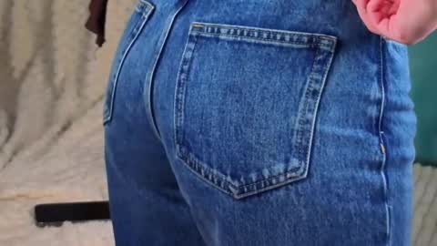 Amelia online show from 04/10/26, 01:22