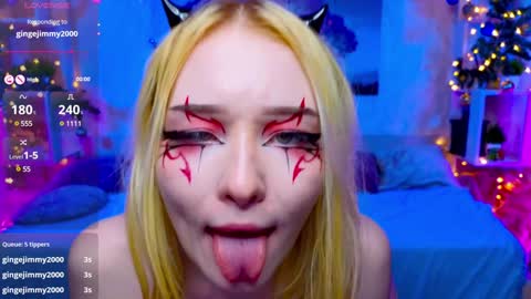 Snapshot of flaircorell chatting on 01/08/25, 07:24 Sophie online show from 01/08/25, 07:24