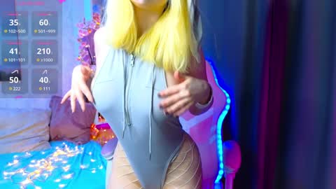 Snapshot of flaircorell chatting on 02/08/25, 04:03 Sophie online show from 02/08/25, 04:03