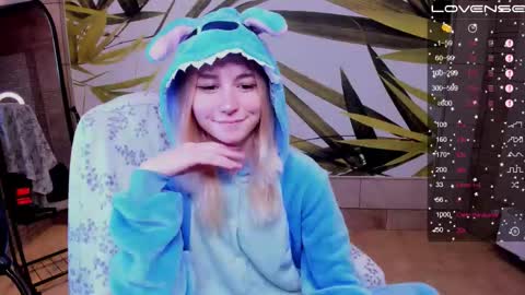 FlexiMona online show from 10/19/25, 08:37