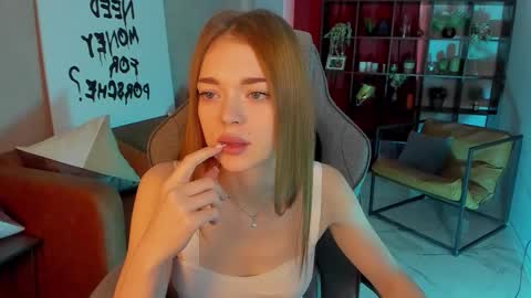 Flexyfoxy online show from 10/19/25, 05:30