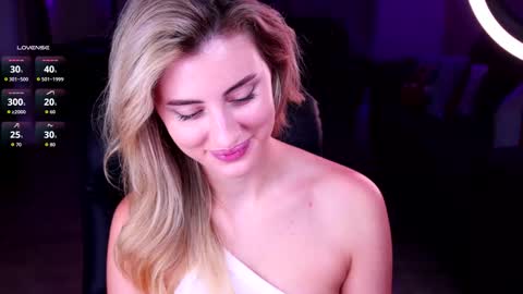 Snapshot of flirty_kitty1 chatting on 11/10/25, 11:37 Elizaveta -Lisa online show from 11/10/25, 11:37