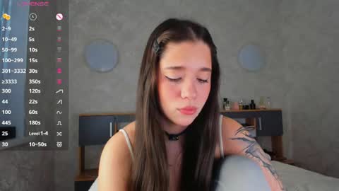 Snapshot of flirtykitty_ chatting on 06/11/26, 04:21 Emely online show from 06/11/26, 04:21