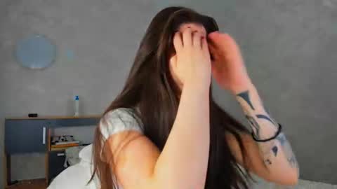 Snapshot of flirtykitty_ chatting on 07/07/26, 04:26 Emely online show from 07/07/26, 04:26