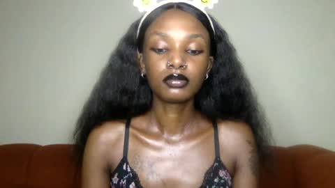 Snapshot of flirtyy_sheery chatting on 06/27/26, 01:21 sheery online show from 06/27/26, 01:21