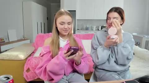 Mona online show from 10/26/25, 01:44