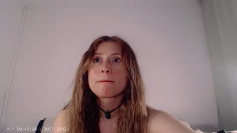 Snapshot of flor3citarockera chatting on 11/27/25, 12:02 flor3citarockera online show from 11/27/25, 12:02