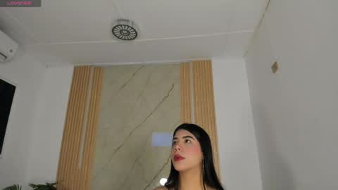 Snapshot of flor_herrera1 chatting on 05/24/26, 04:28 online show from 05/24/26, 04:28