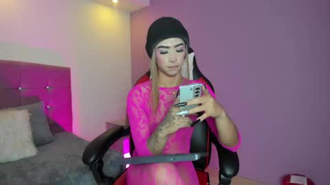 Snapshot of flor_pink chatting on 06/07/26, 04:05 Flor online show from 06/07/26, 04:05