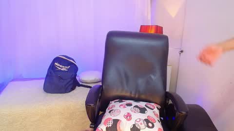 Snapshot of flor_salvaje1 chatting on 02/04/26, 06:14 F L O R online show from 02/04/26, 06:14