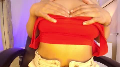 Snapshot of flor_salvaje1 chatting on 02/05/26, 11:20 F L O R online show from 02/05/26, 11:20