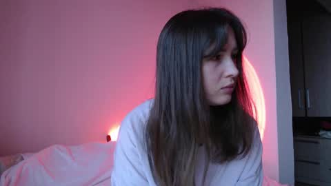 Snapshot of flora_flowers_ chatting on 04/14/26, 01:06 Flora online show from 04/14/26, 01:06