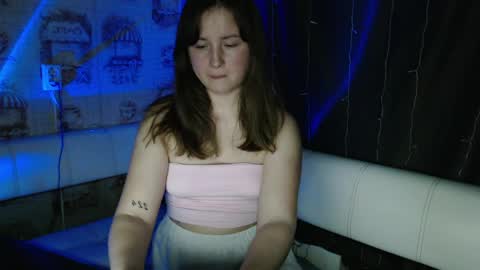 Snapshot of flora_flowers_ chatting on 04/16/26, 03:13 Flora online show from 04/16/26, 03:13