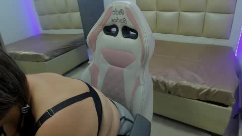 flora_js_ online show from 04/14/26, 01:00