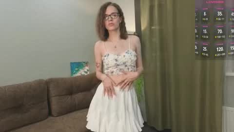 Snapshot of florafitch chatting on 10/10/25, 01:32 Anna online show from 10/10/25, 01:32