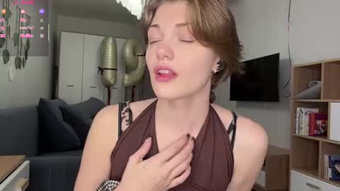 Snapshot of florenceheatly chatting on 06/14/26, 11:12 Flora online show from 06/14/26, 11:12