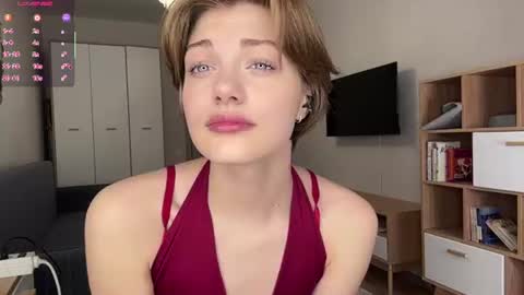 Snapshot of florenceheatly chatting on 06/17/26, 10:17 Flora online show from 06/17/26, 10:17