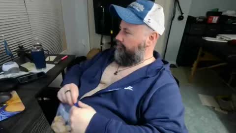 Snapshot of floridabearlive chatting on 11/26/25, 11:50 FloridaBearLive online show from 11/26/25, 11:50