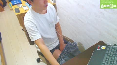 Snapshot of flowerbox chatting on 01/02/25, 02:02 flowerbox online show from 01/02/25, 02:02