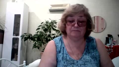 Snapshot of flowerlover8 chatting on 02/11/25, 07:59 Flowerlower online show from 02/11/25, 07:59